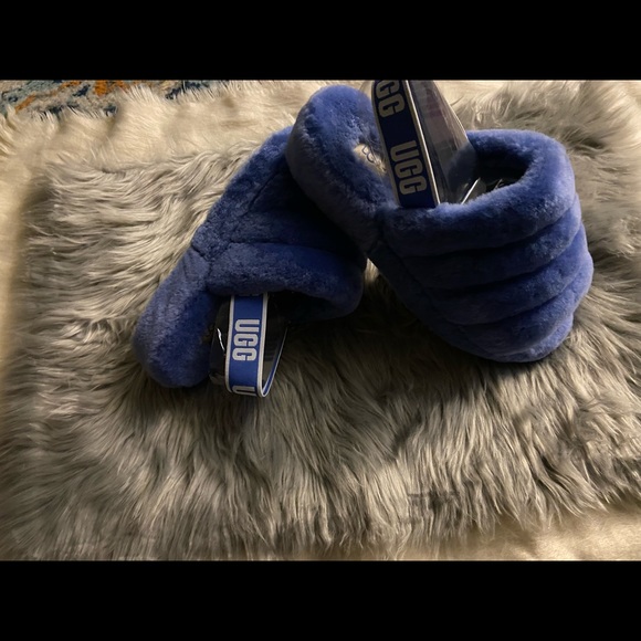 UGGS  SLIDES/CLOGS - Picture 2 of 4